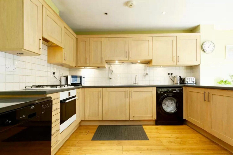Others 5, Lynbrook Guests House, London