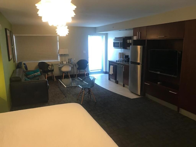 Others 4, Ocean Drive Studios Beach Front, Miami-Dade