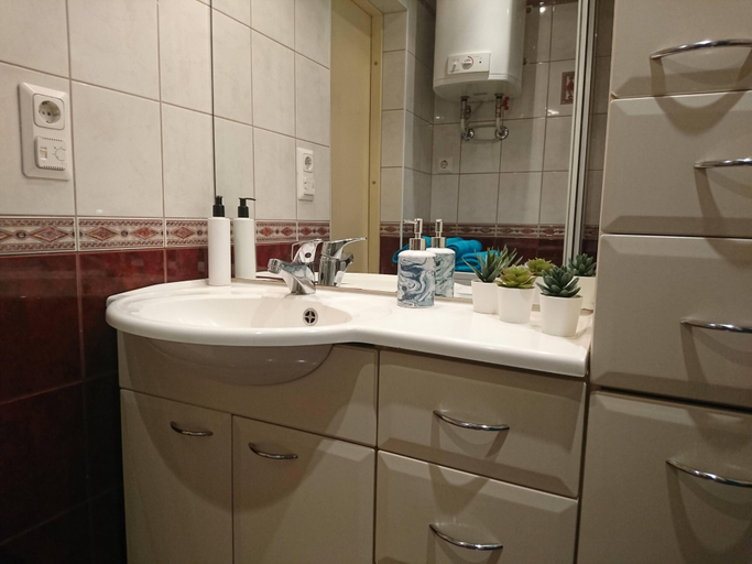 Bathroom 4, City Center Raua Apartment with Balcony, Tallinn