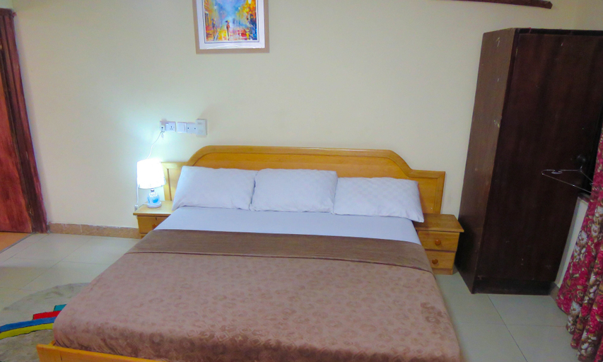 Bedroom 2, St Mary's at hills guest house, Ga West