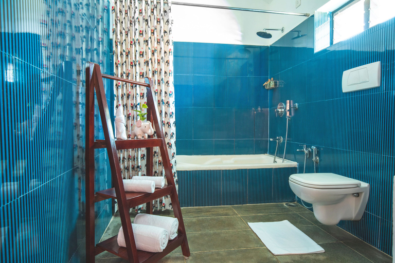 Bathroom 5, Tuskers Hill by Poppys Anaikatti, Palakkad