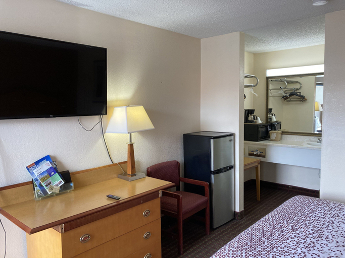 Bedroom 2, Travel Inn Hazen, Prairie