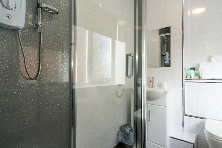 Bathroom 4, The Fountaindale, Lincolnshire