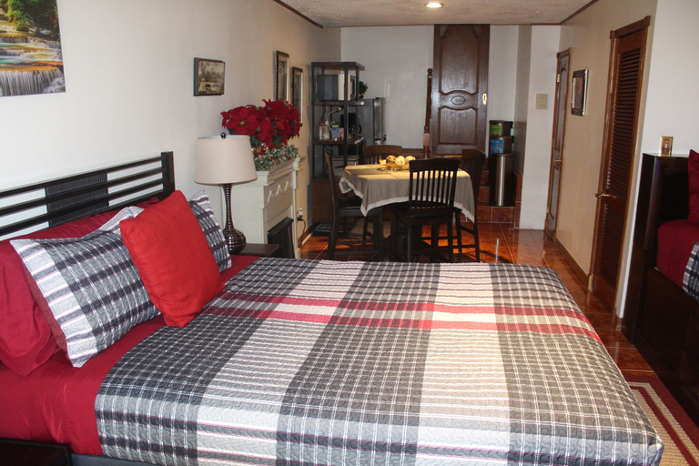 Bedroom 3, Cozy, Classy Duplex near NYC, New York