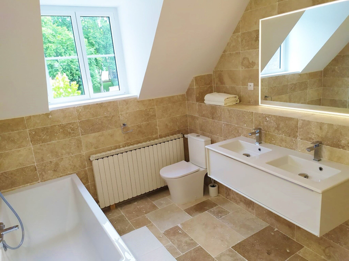 Bathroom 5, Le Huis Clos, Indre-et-Loire