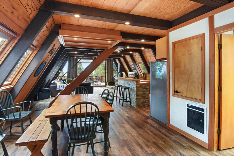 Food & Drinks, Lakeview Tree House, Placer