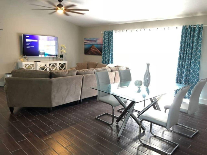Others 5, Parsley · New! Luxury, Near Disney & Universal. Sleep 9, Orange