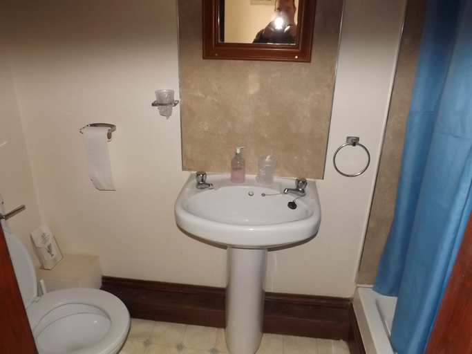 Bathroom, Pear Tree Farm B&B, Northamptonshire