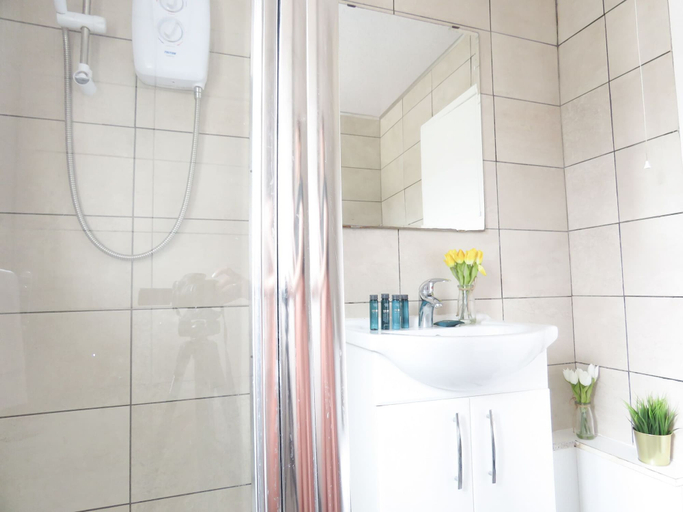 Bathroom 3, Tudors eSuites Three Bedroom House, Coventry