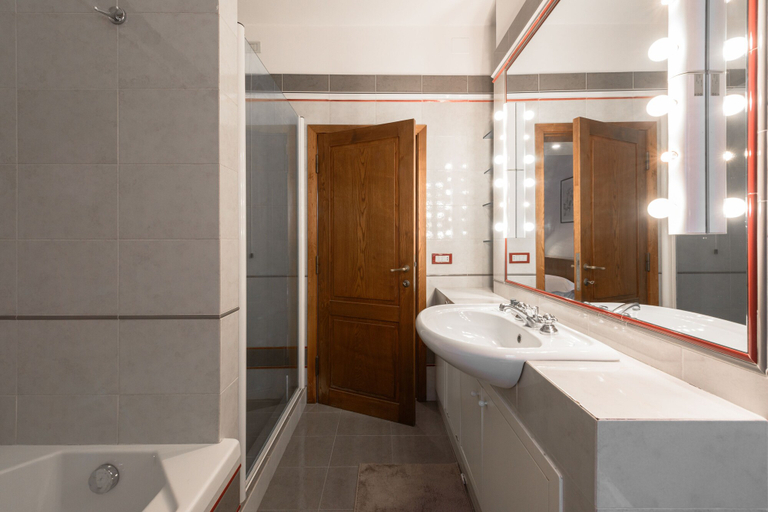 Bathroom 4, San Giovanni House by Mmega, Florence