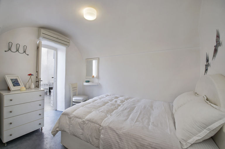 Bedroom 2, White Cave Private Villa, South Aegean