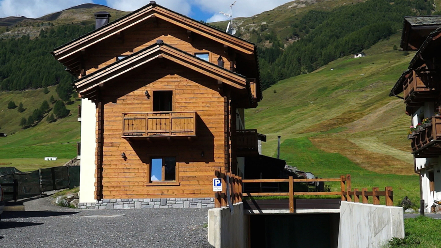 Exterior & Views 2, Central Rin, Sondrio