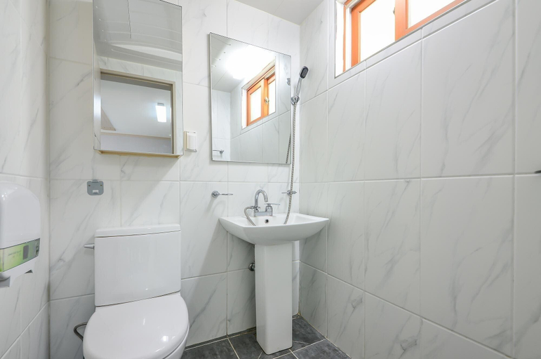 Bathroom 4, Gyeongju Atene Pension, Gyeongju