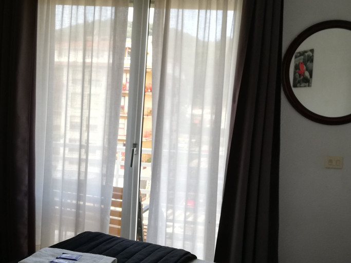 Bedroom 3, Pensión Txoko-Maitea, Guipúzcoa