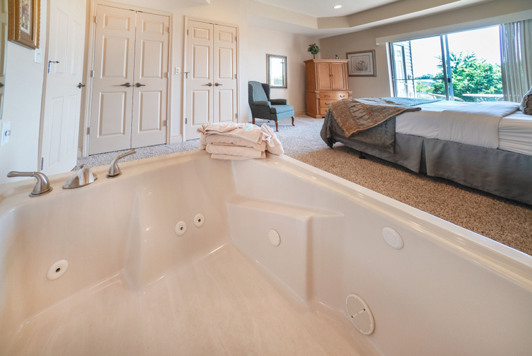 Bathroom 3, Thousand Hills Golf Resort, Taney