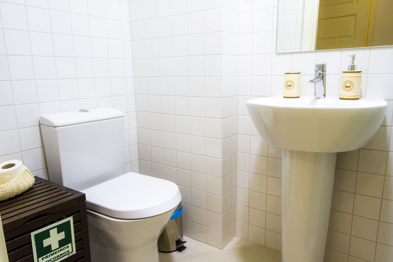 Bathroom 2, Liiiving - Historic Clérigos Studio - 1F, Porto