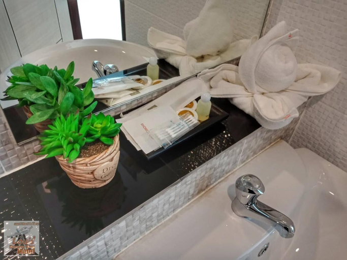 Bathroom 4, Louis' Runway View Hotel, Phuket Island