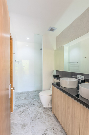 Bathroom 2, Luxury 2Bedroom Tropical Apartment, Phuket Island