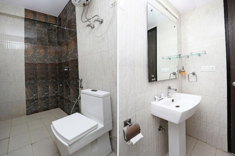 Bathroom 3, Hotel White Castle, Gautam Buddha Nagar