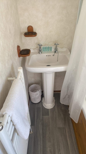 Bathroom 3, Caravan-sleeps 5-pets Ok-parking-linen Incl, Cambridgeshire