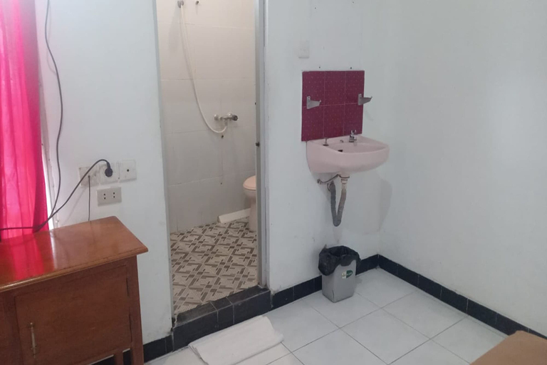 Bathroom 5, Hotel Asia, Bukittinggi