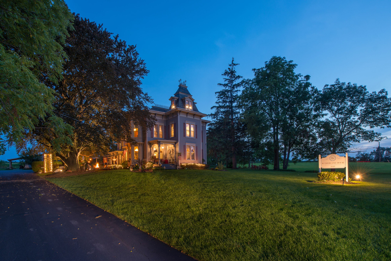 Exterior & Views 1, Sutherland House Victorian Bed & Breakfast, Ontario