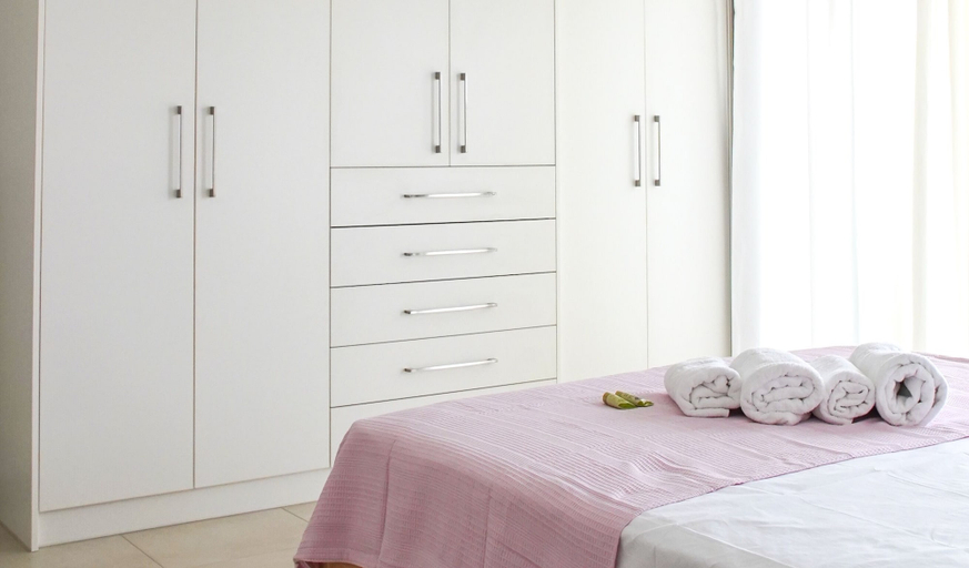 Bedroom 5, Legno Bianco, Crete