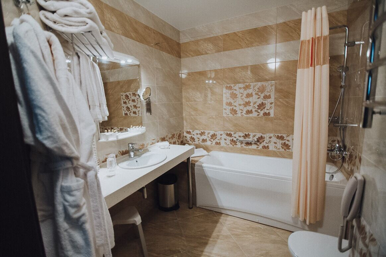 Bathroom 4, Green Hall Hotel, Kamensk-Ural'sk