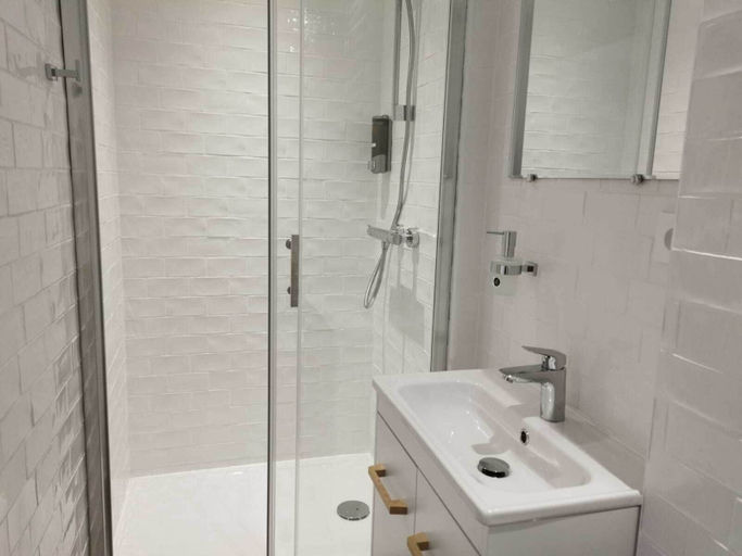 Bathroom 3, LIK Apparts 12 rue Georges Sand Rennes, Ille-et-Vilaine