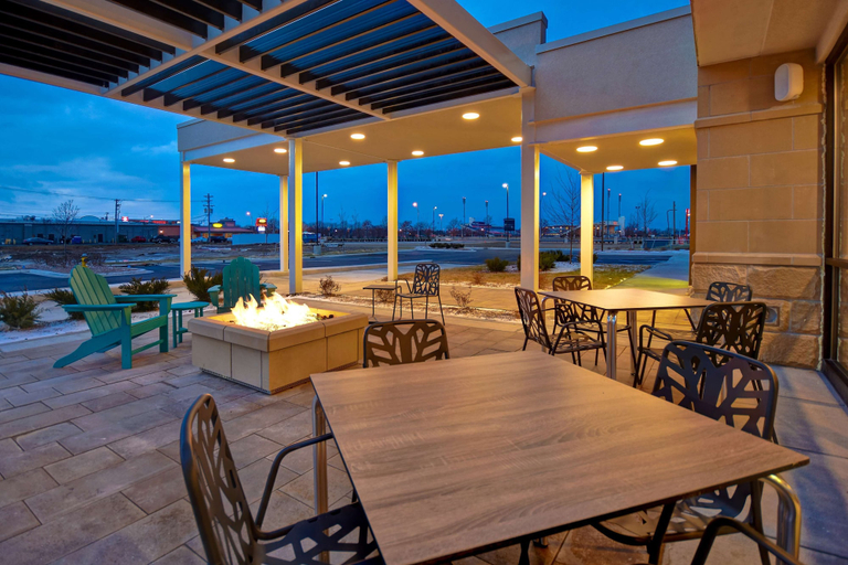 Food & Drinks 5, Home2 Suites by Hilton Bowling Green, Wood