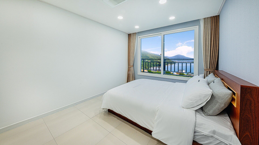 Bedroom 3, Clover spa pension, Geoje