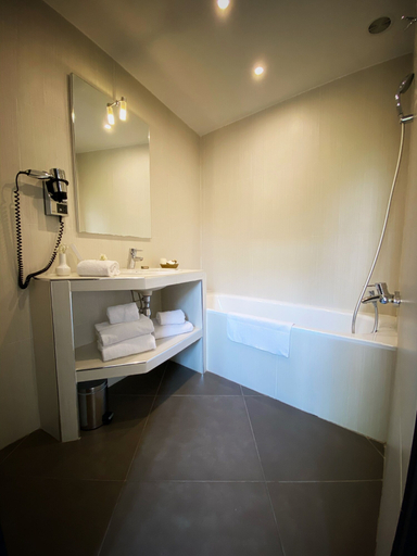 Bathroom 4, Hotel Molière, Alpes-Maritimes