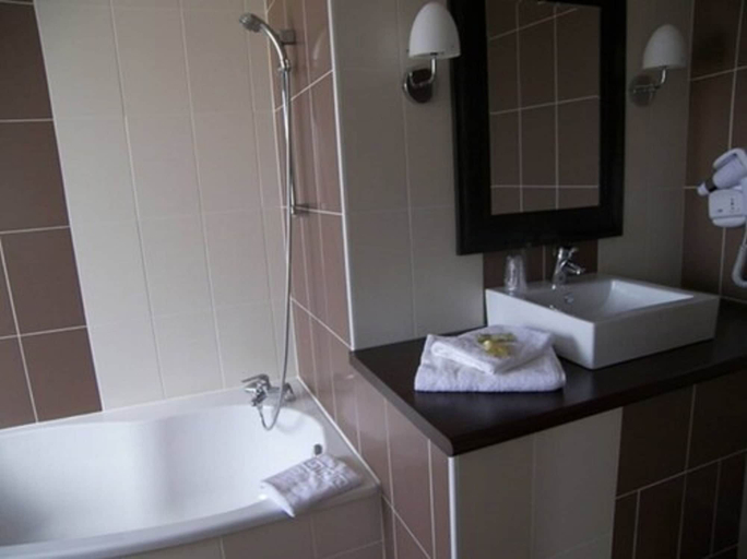 Bathroom 3, Hotel Le Montloire, Indre-et-Loire