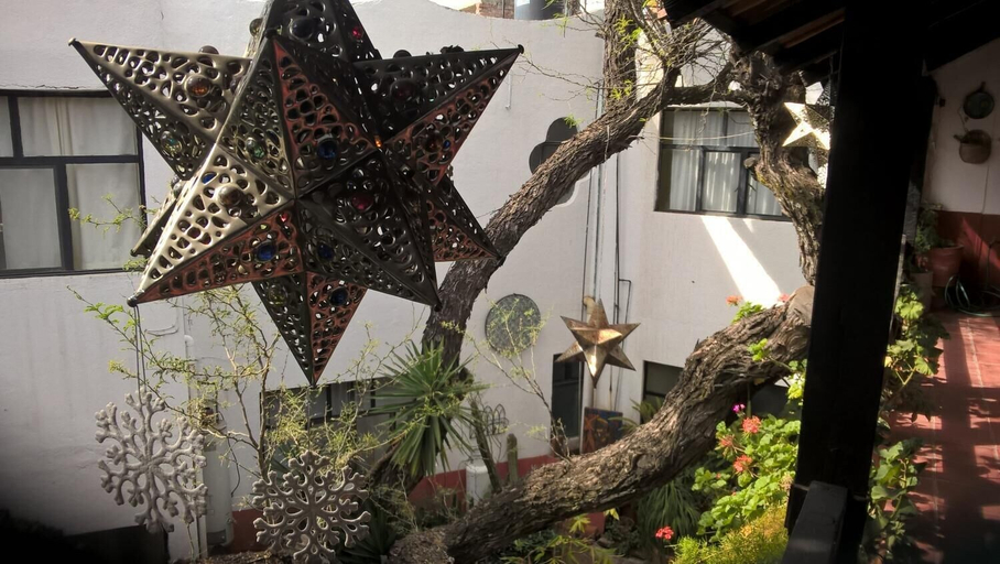 Others 5, Casa Erendira, Allende