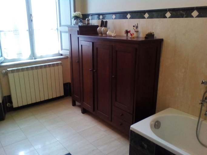 Bathroom 2, Villa Gualterio, Viterbo