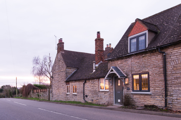 Exterior & Views 2, Cosy 2 Bedroom Cottage With Log-burner & Parking, Warwickshire
