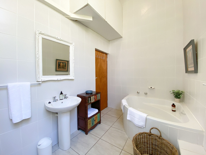 Bathroom 5, Searle's Manor - Apt 13, Eden