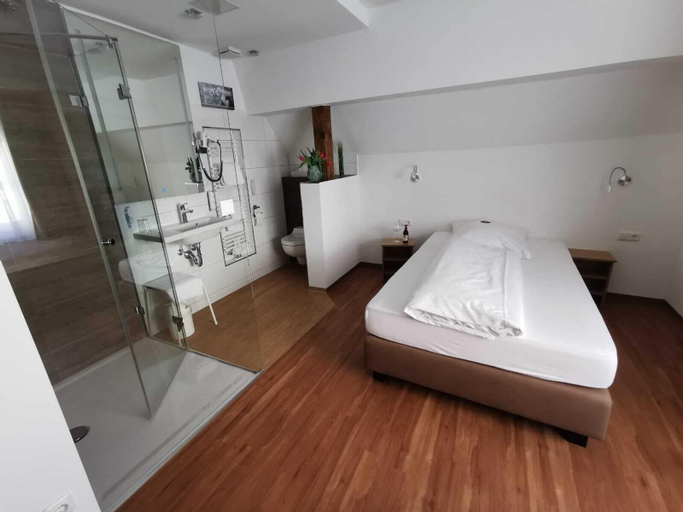 Bedroom 2, Hotel Alte Post, Weilheim-Schongau