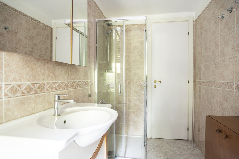 Bathroom sink, 2 Bedrooms Flat near Bocconi, Iulm, Navigli, Milano