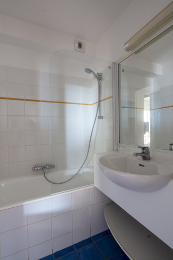 Bathroom 4, Thalazur Carnac - Résidence, Morbihan
