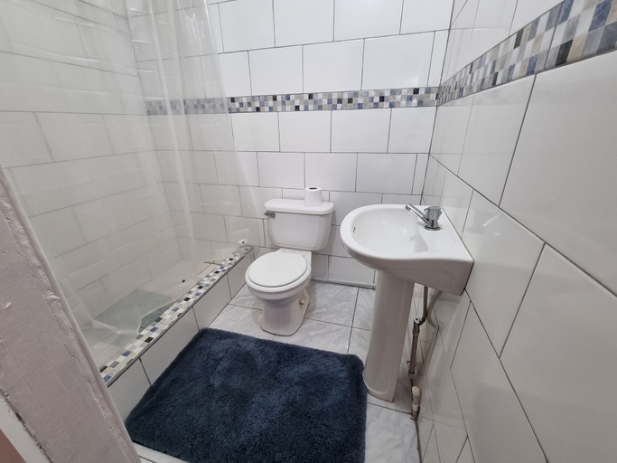 Bathroom 3, Leisure Duplex At Csompo Silver Manor