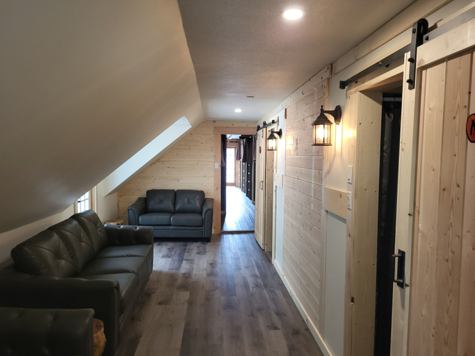 Others 4, The Orchard Hostel Private Bunks, East Kootenay