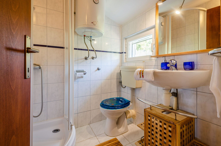Bathroom 3, Apartments Namoru Gradina, Vela Luka