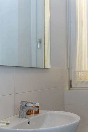 Bathroom 3, Sant Antonino, Florence
