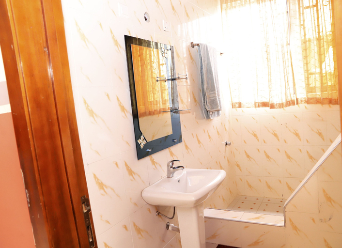 Bathroom 4, Osaah Bema lodge, Kwabre