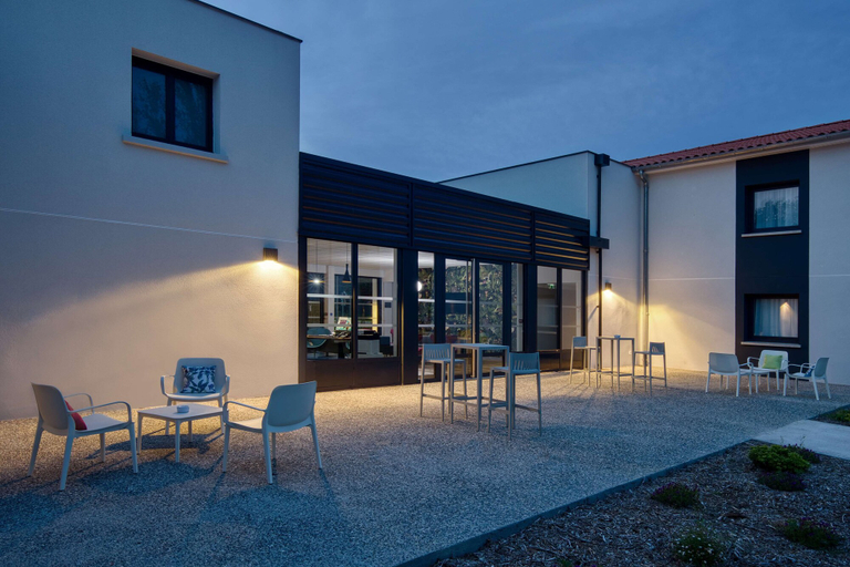 Exterior & Views