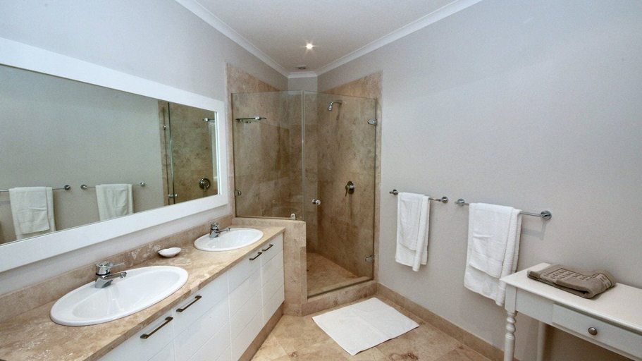Bathroom, Stella Maris, Eden