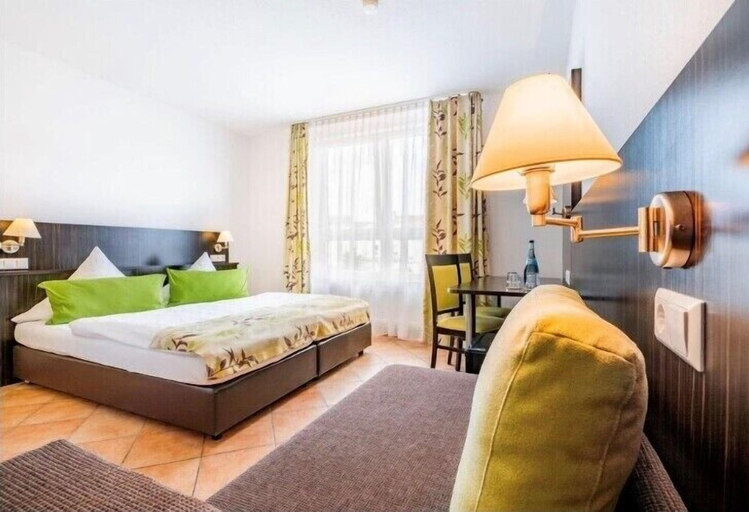 Bedroom 3, My Airport Hotel, Esslingen