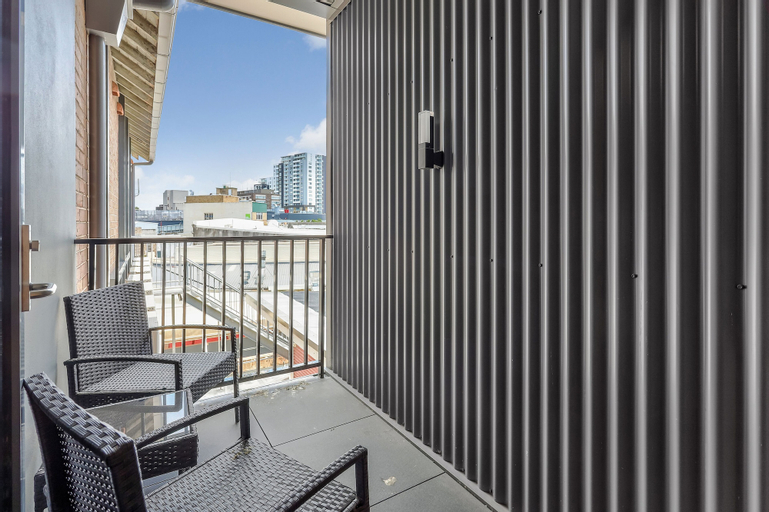 Exterior & Views 9