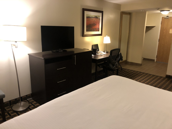 Bedroom 3, Ramada By Wyndham Lindsay, Kawartha Lakes